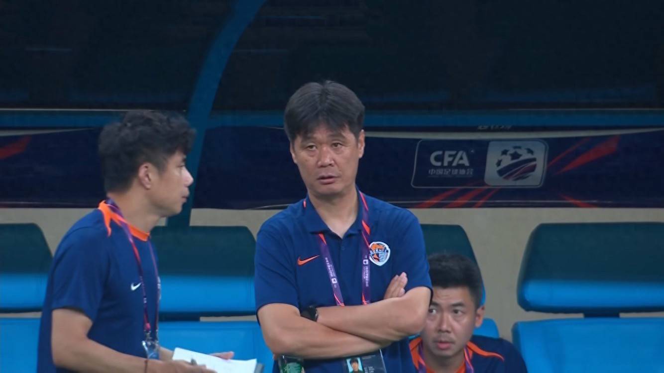MK 体育-海牛后防送大礼，三镇2-0拼下保级战，李霄鹏苦笑一只脚踏入中甲的简单介绍