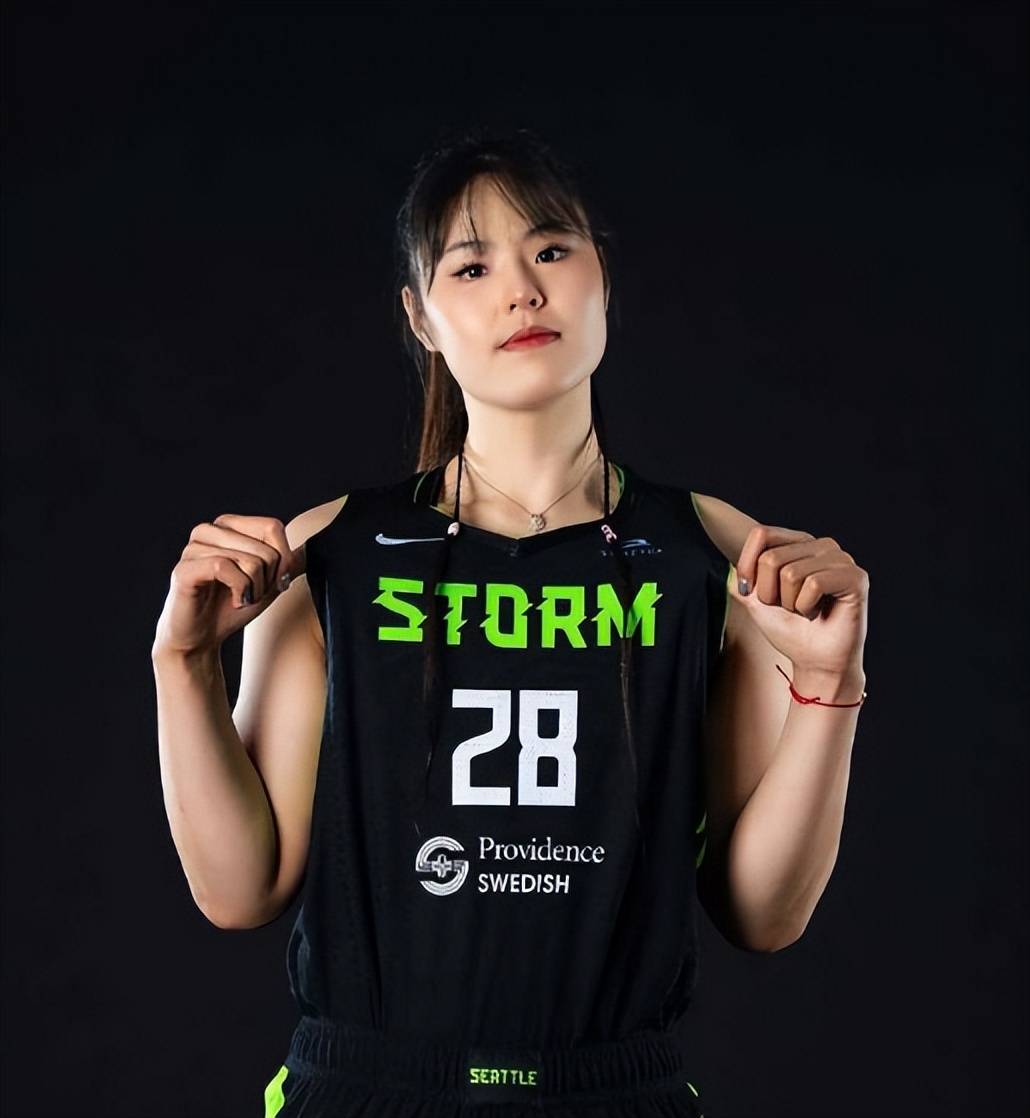 转会飞翼后首秀！李月汝2分2板2助正负值+9(李月汝在wnba的表现)