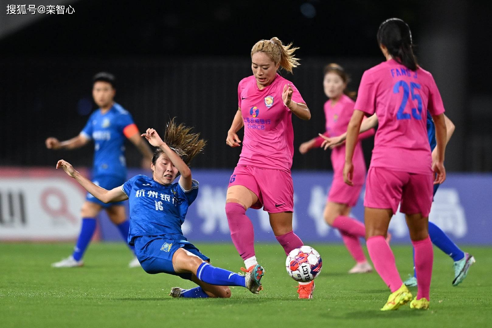 MK 体育-豪取一胜！女足队员勇往直前！(2021女足队员)